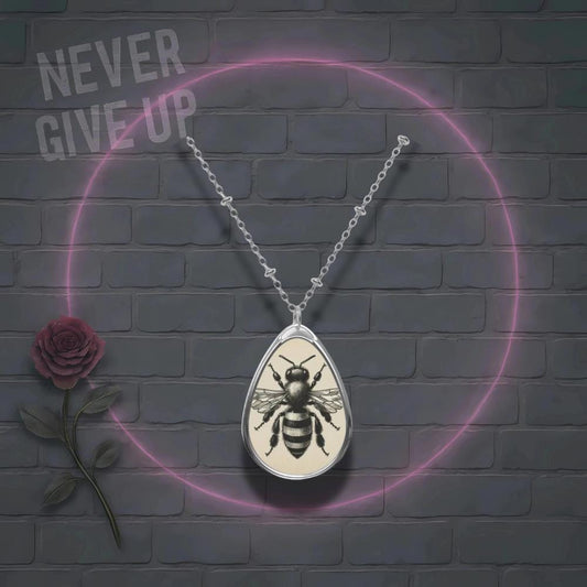 Vintage Bee Oval Necklace: Zinc Alloy Pendant, Eco-Friendly Jewelry